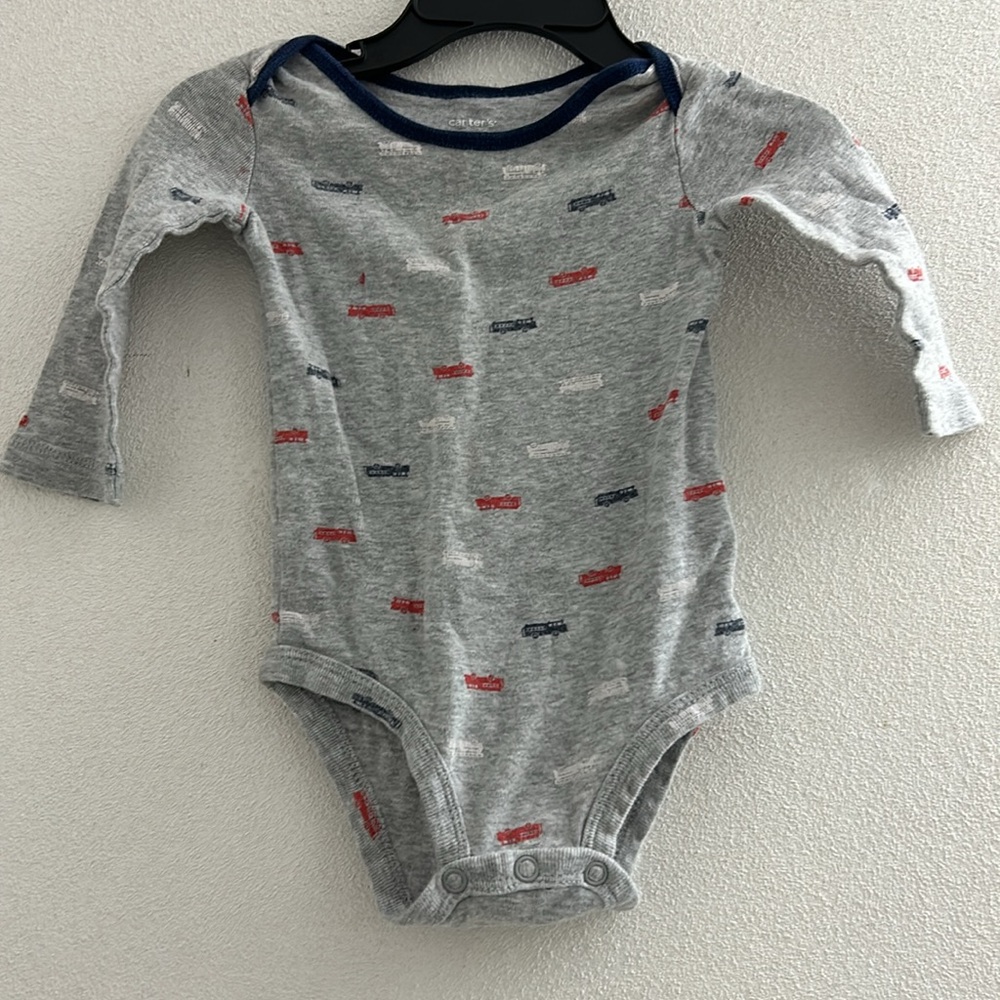🌺 Carter's Firetruck Gray bodysuit one piece with Red and Blue firetrucks 6 mnth